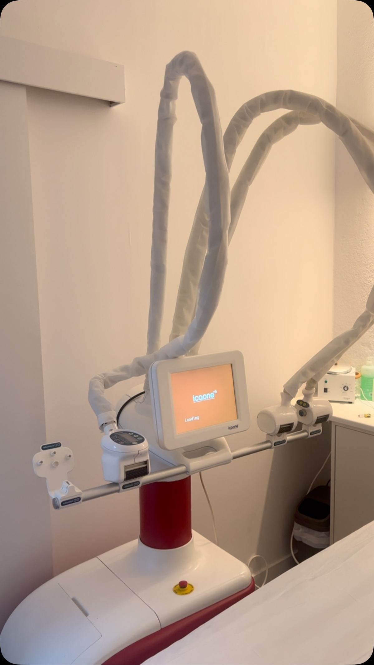 Equipo ICOONE Láser en la cabina de Exclusive Beauty en Sant Cugat